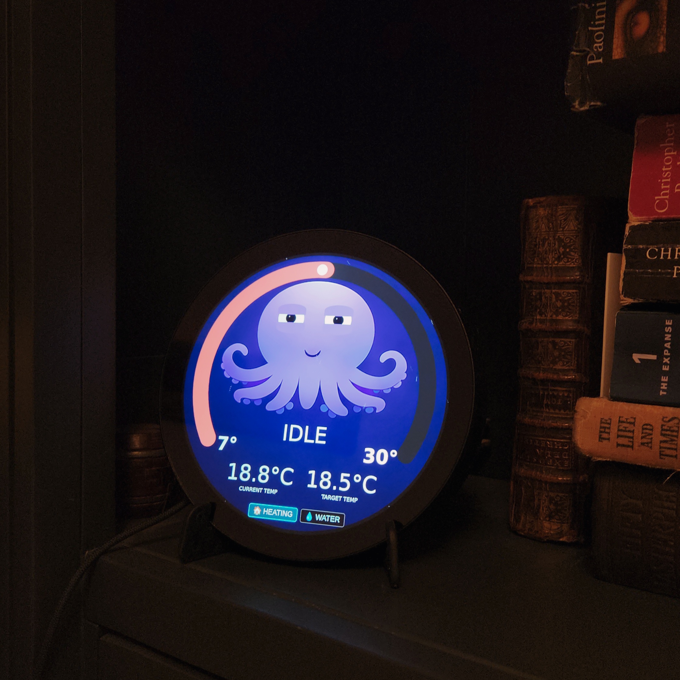 The Cosy Display - 5 inch round smart home display on wall mount